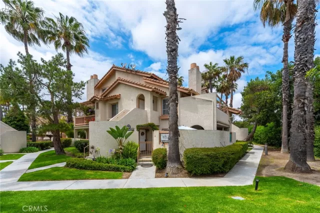 MLS: OC23104224 Condo For Sale