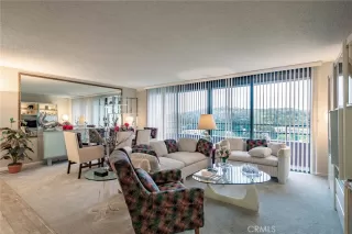 Photo #2: OC23104288 Listing