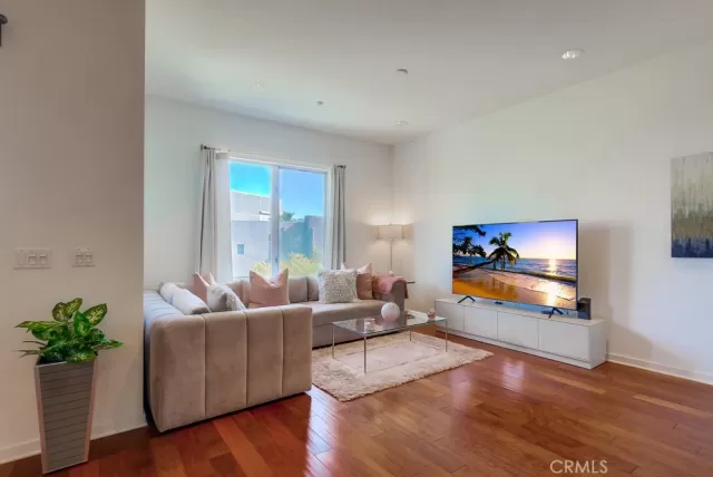 MLS: OC23104333 Condo For Sale