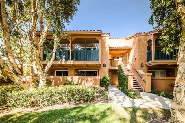 MLS: OC23104396 Condo For Sale