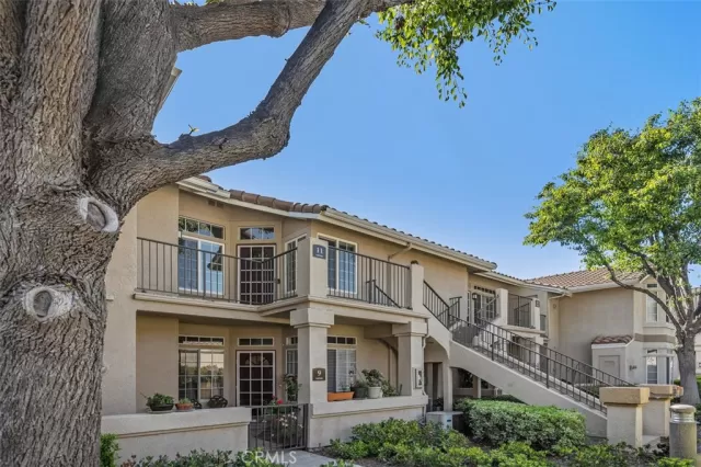 MLS: OC23104765 Condo For Sale