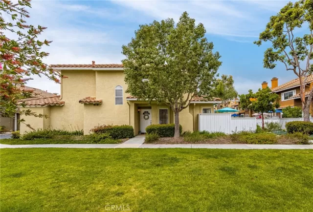 MLS: OC23104926 Condo For Sale