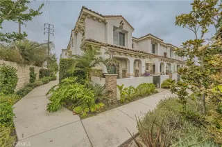 Photo #5: OC23105122 Listing