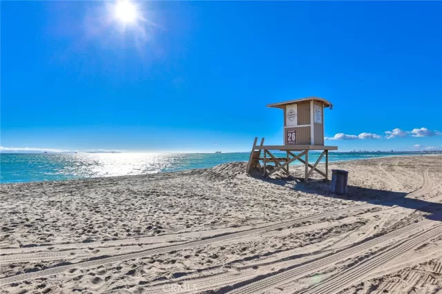 MLS: OC23105123 Condo For Sale