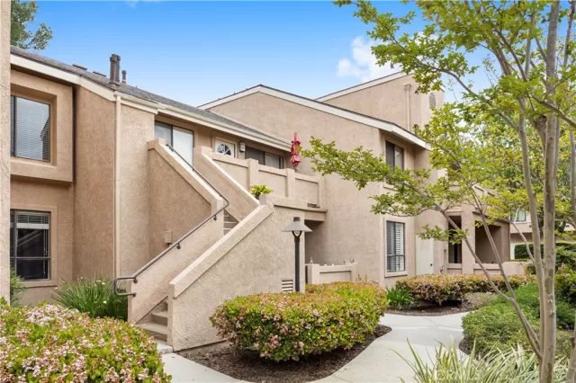 MLS: OC23105173 Condo For Sale