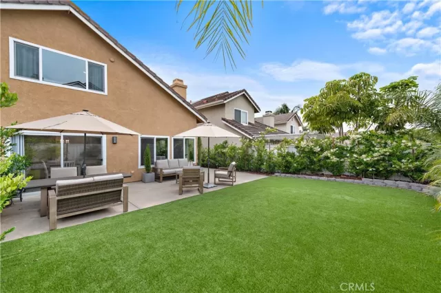 MLS: OC23105427 Condo For Sale