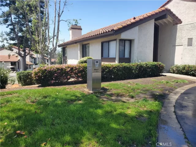 MLS: OC23105490 Condo For Sale