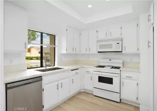 Photo #3: OC23105640 Listing