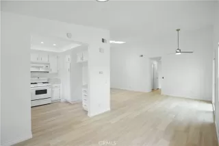 Photo #4: OC23105640 Listing