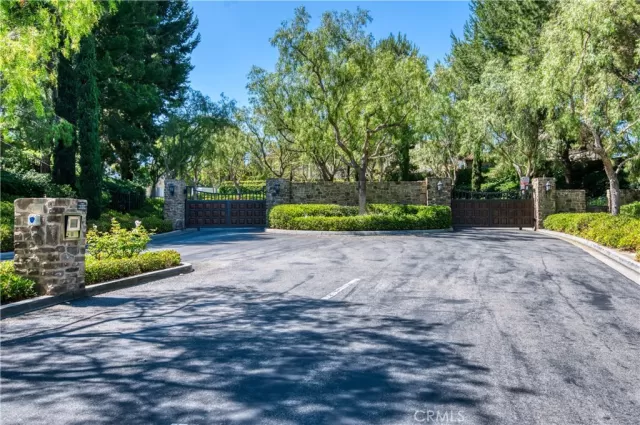 MLS: OC23105936 Condo For Sale