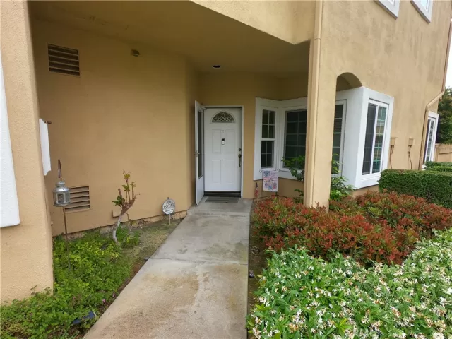 MLS: OC23106019 Condo For Sale