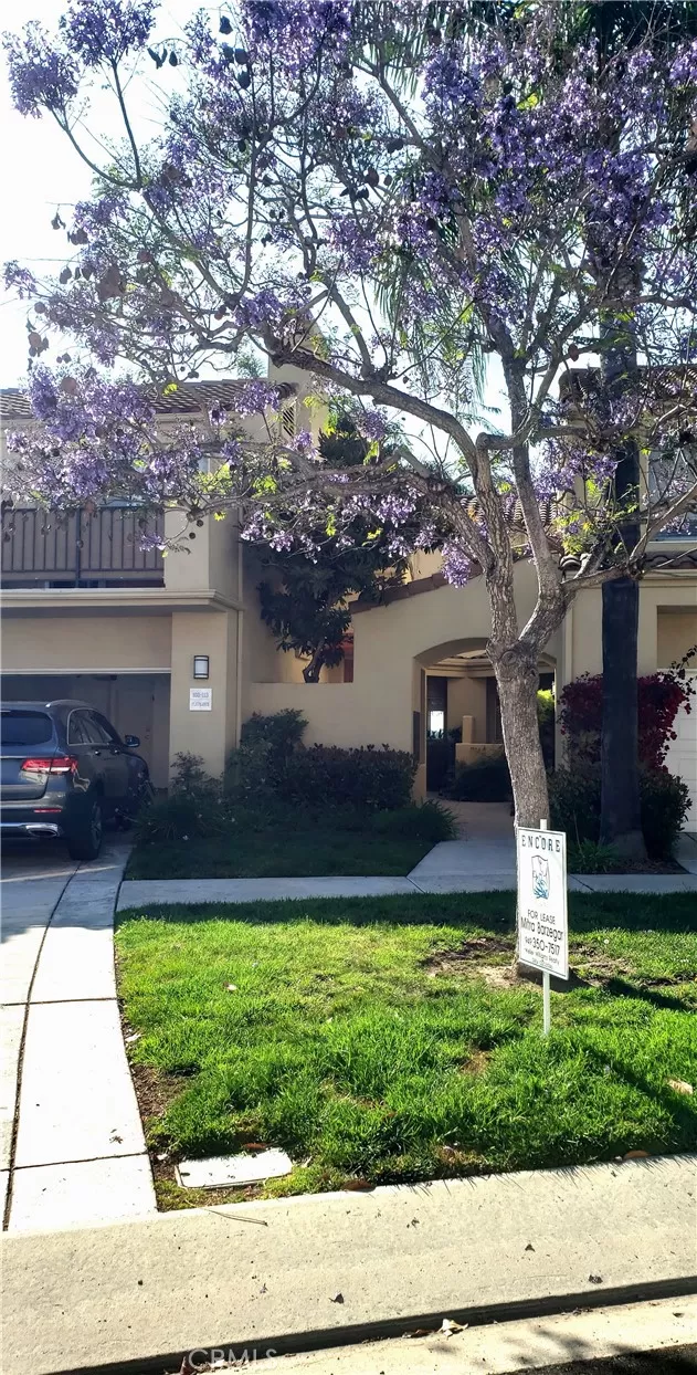 MLS: OC23106178 Condo For Sale