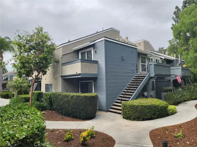 MLS: OC23106278 Condo For Sale