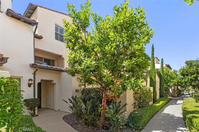 MLS: OC23106569 Condo For Sale