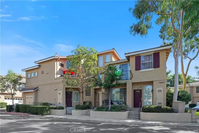 MLS: OC23106582 Condo For Sale