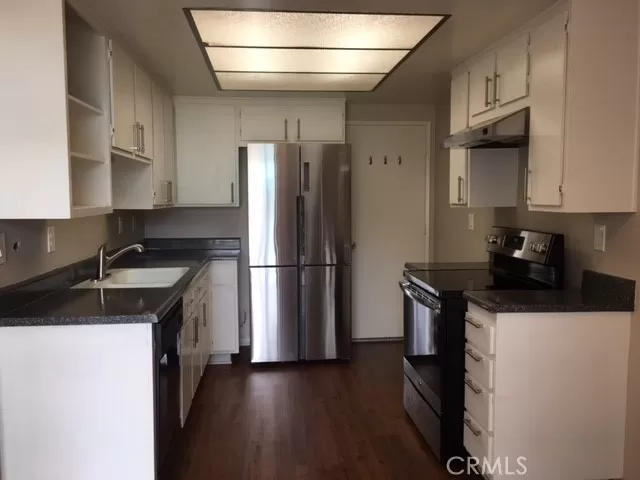 MLS: OC23106672 Condo For Sale