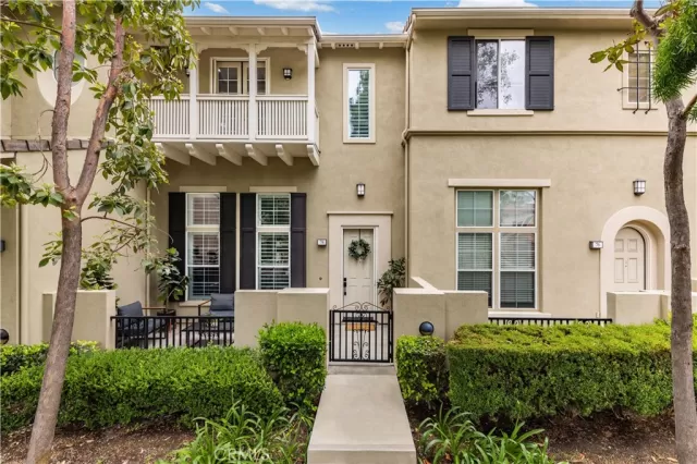 MLS: OC23106702 Condo For Sale