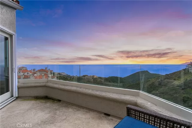 MLS: OC23106891 Condo For Sale