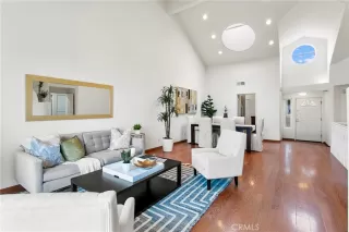 Photo #5: OC23106891 Listing 