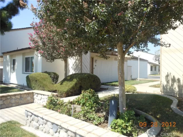 MLS: OC23106959 Condo For Sale