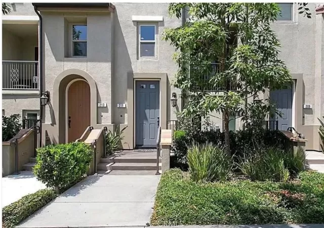 MLS: OC23107067 Condo For Sale