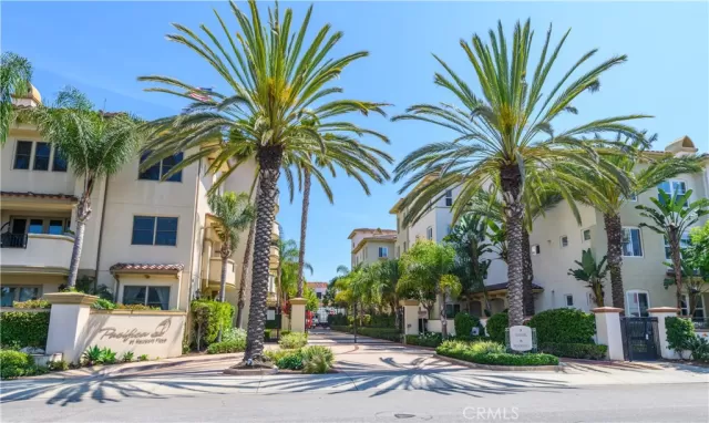 MLS: OC23107804 Condo For Sale