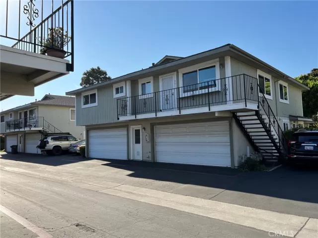 MLS: OC23107846 Condo For Sale