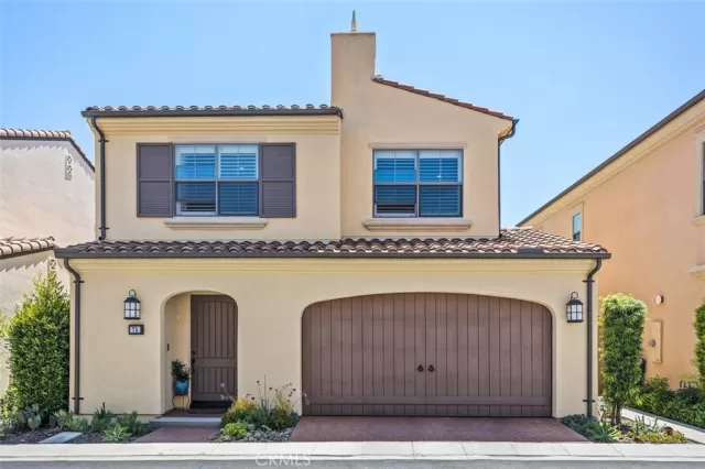 MLS: OC23108019 Condo For Sale