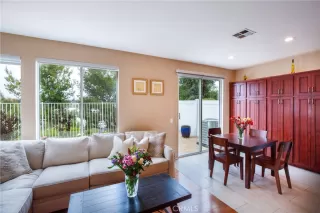 Photo #5: OC23108261 Listing 