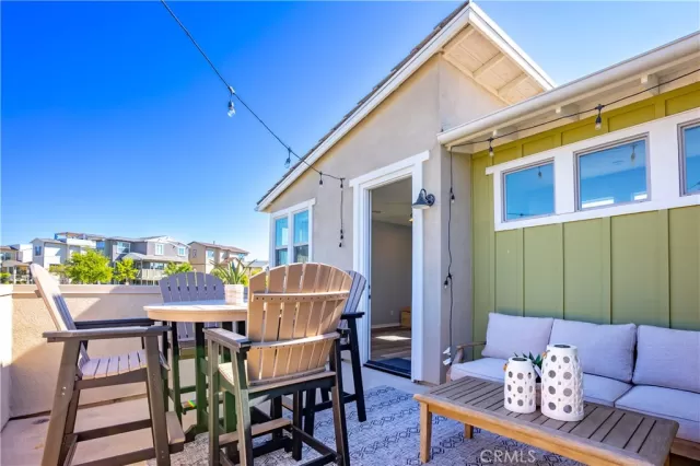 MLS: OC23108287 Condo For Sale