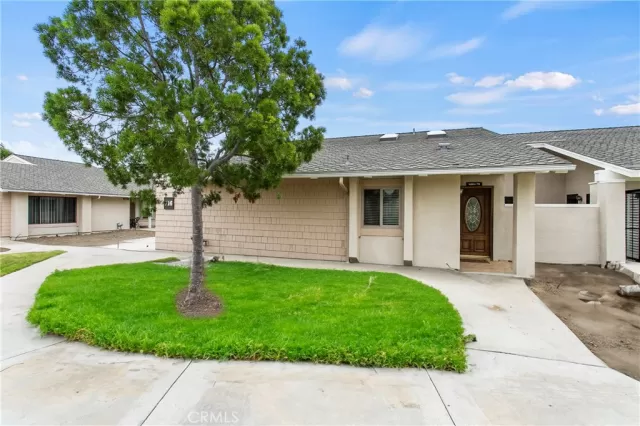 MLS: OC23108315 Condo For Sale