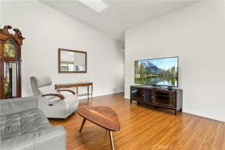 Photo #4: OC23108315 Listing