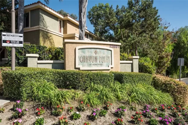 MLS: OC23108412 Condo For Sale