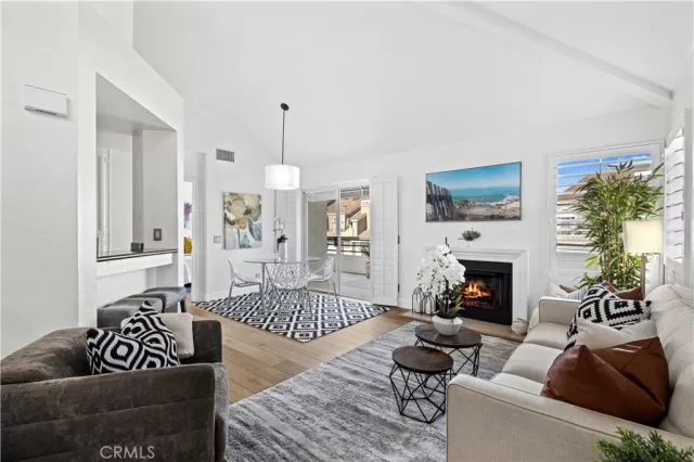 MLS: OC23108664 Condo For Sale