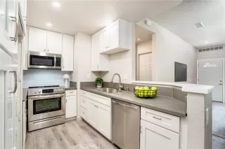 Photo #6: OC23108830 Listing 