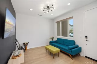 Photo #5: OC23109093 Listing 