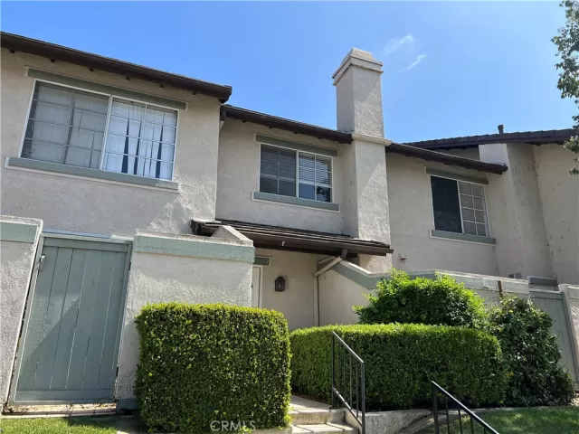 MLS: OC23109243 Condo For Sale