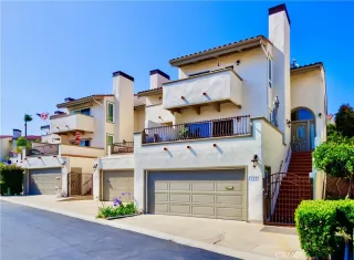 Photo #2: OC23109391 Listing