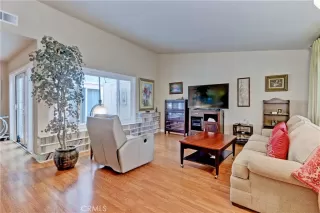 Photo #3: OC23109492 Listing