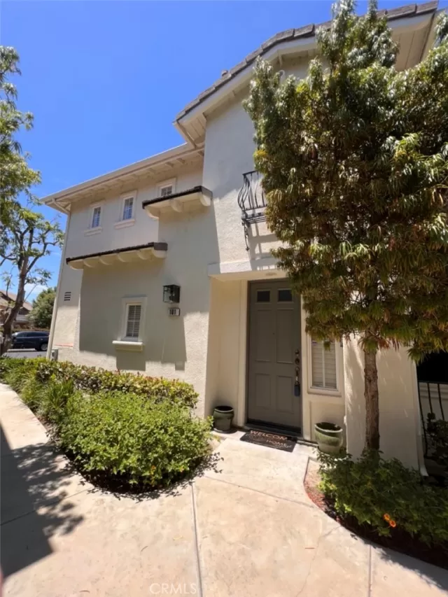 MLS: OC23109505 Condo For Sale