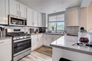 Photo #3: OC23109972 Listing 