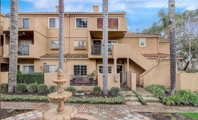 MLS: OC23110098 Condo For Sale