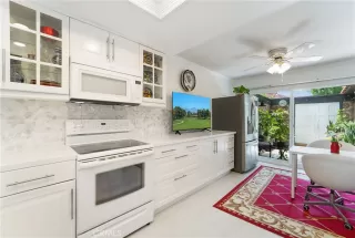 Photo #5: OC23110540 Listing