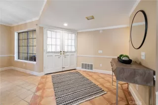 Photo #4: OC23110682 Listing