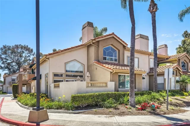 MLS: OC23111166 Condo For Sale