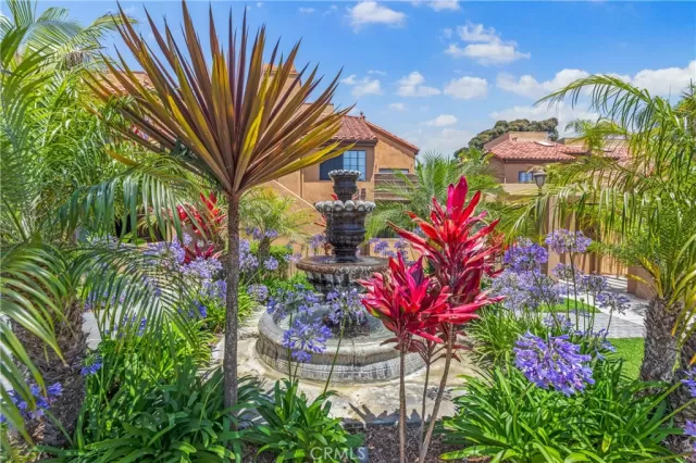 MLS: OC23111709 Condo For Sale