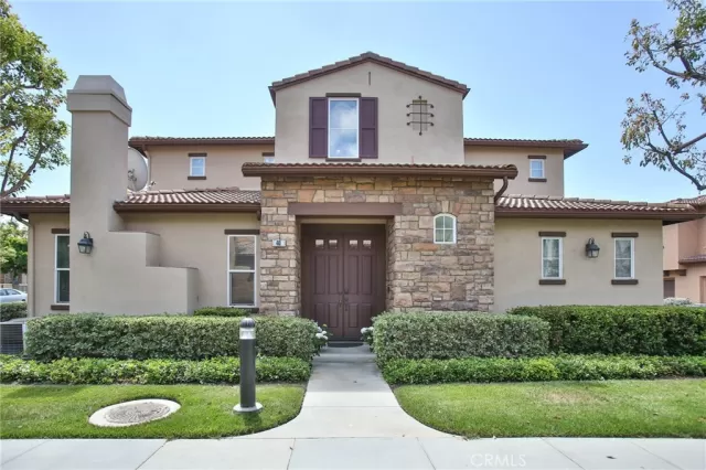 MLS: OC23111878 Condo For Sale