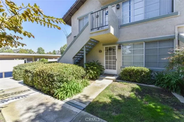 MLS: OC23111954 Condo For Sale