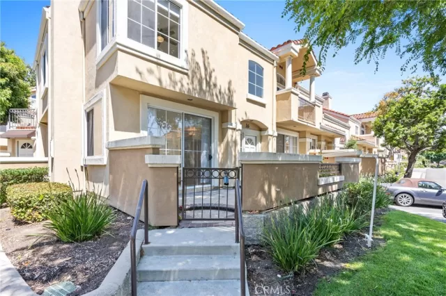 MLS: OC23112044 Condo For Sale