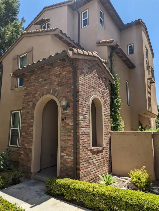 MLS: OC23112133 Condo For Sale